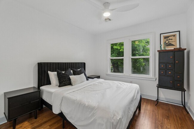 Building Photo - Charming 3-Bedroom Home with Modern Finishes and Inviting Patio!