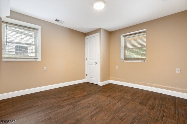 Building Photo - 57 Elm St