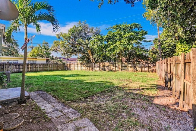 Building Photo - 1129 NW 7th Terrace