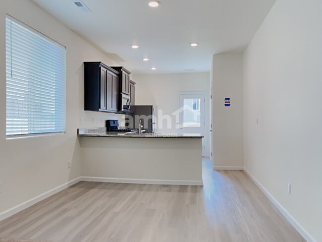 Building Photo - 1229 W 16th Ave