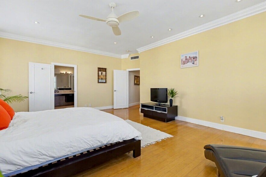 Building Photo - 3430 Galt Ocean Dr