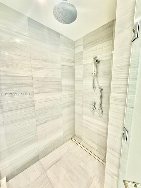 Building Photo - 16901 Collins Ave