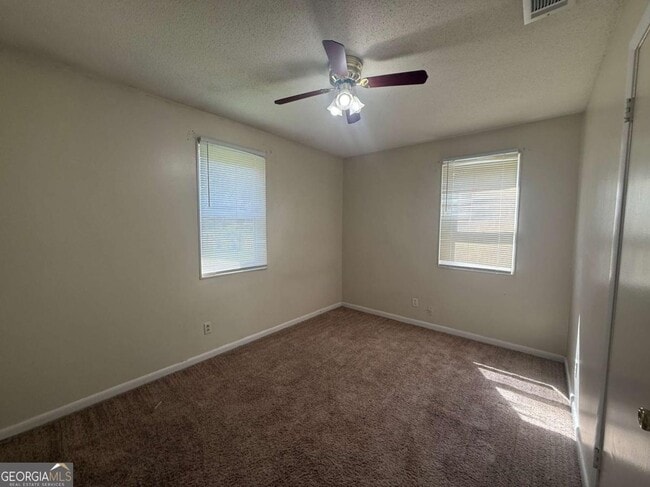 Building Photo - 814 Kelly Dr