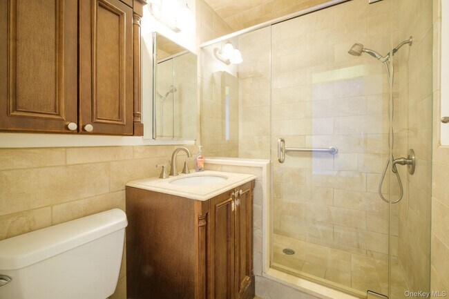 Building Photo - 838 Pelhamdale Ave