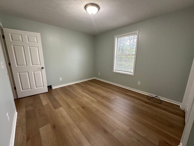 Building Photo - 2075 Janes Ave NE