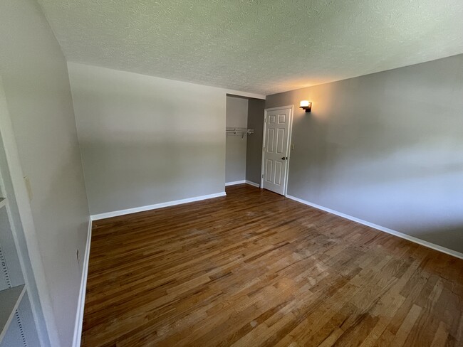 Building Photo - 140 Seneca Ln
