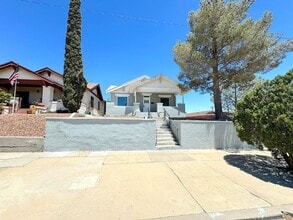 Building Photo - Sunset Heights Historic Home - 3Bed Refrig A/C!