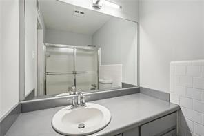 Building Photo - 5560 Kingsport Dr