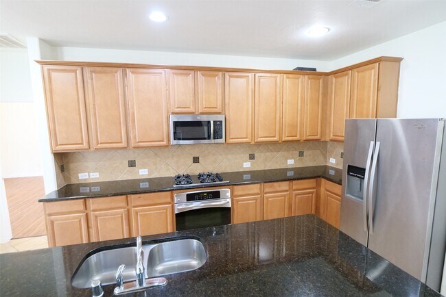 Building Photo - 6119 Lakenshire Falls Ln