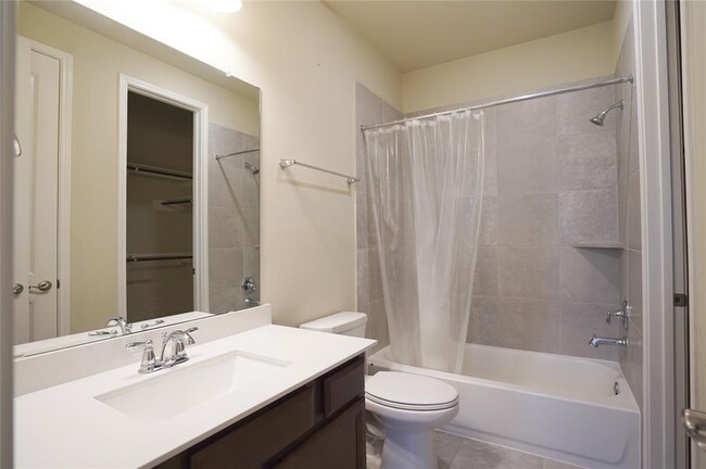Building Photo - 29034 Canyon Oak Dr