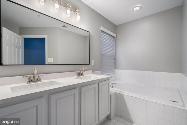 Building Photo - 6081 Madison Pointe Ct