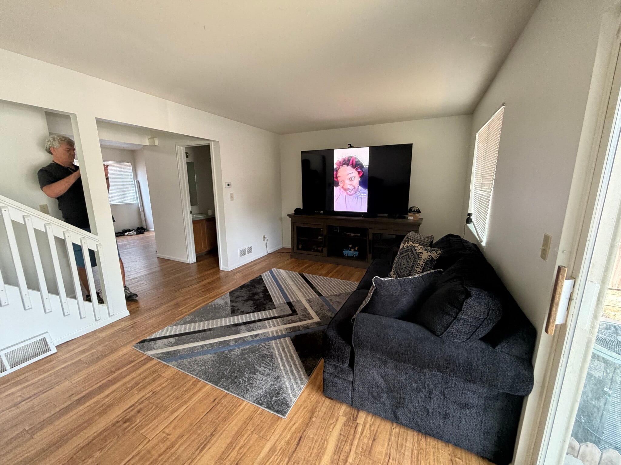 Living - 2124 3rd St SW