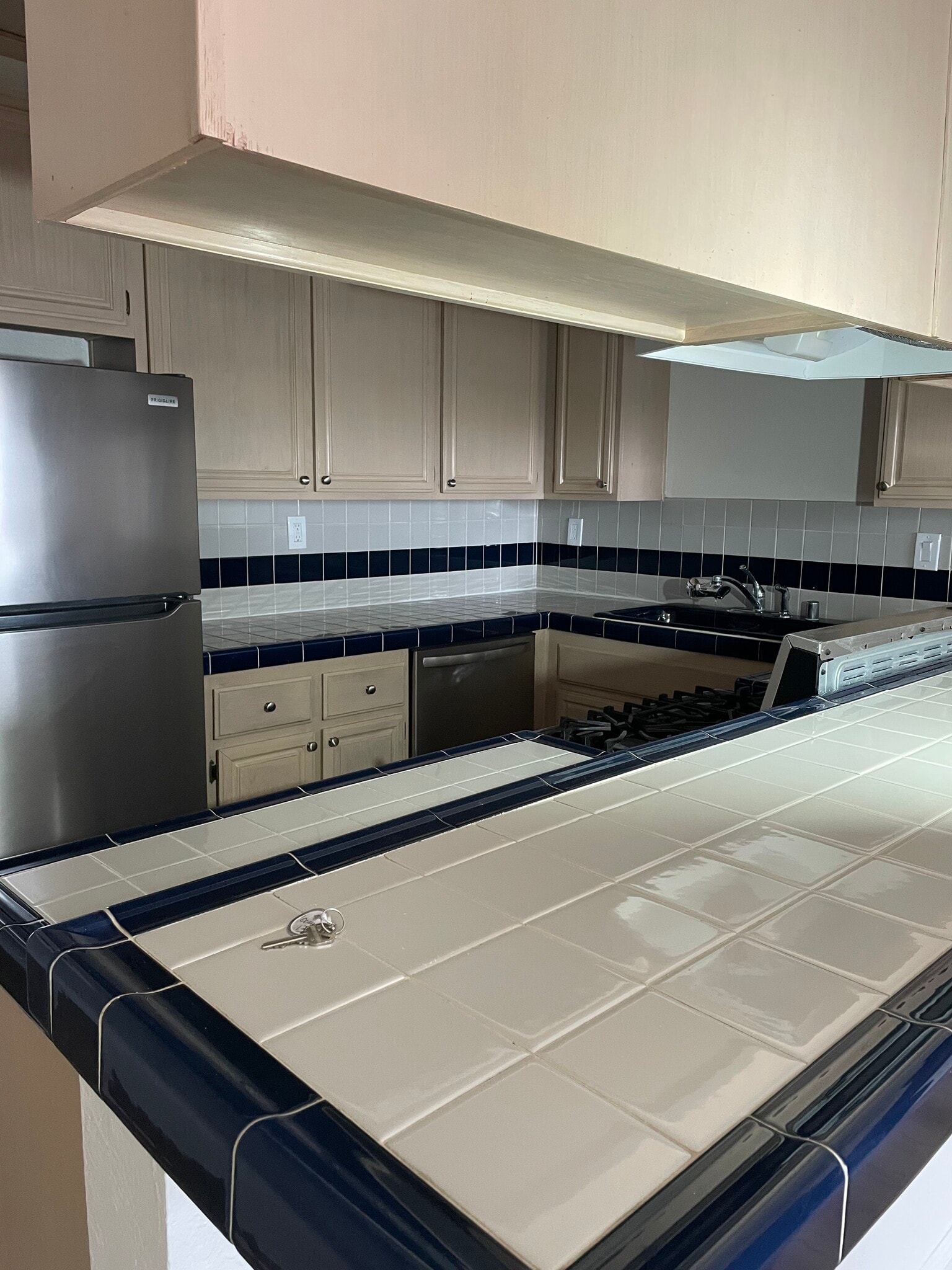 Building Photo - 5039 E Ocean Blvd