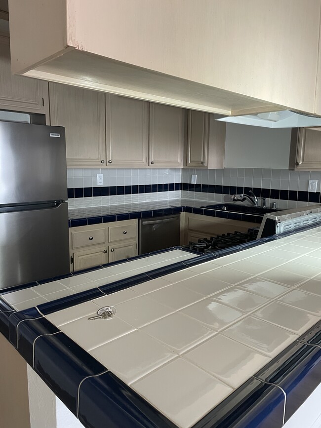 Building Photo - 5039 E Ocean Blvd