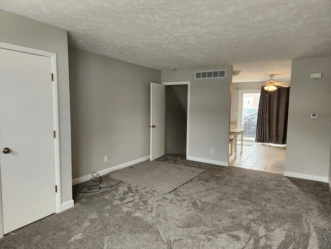 Building Photo - 1500 Dustin Dr
