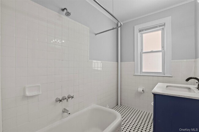 Building Photo - 36 Huber Pl
