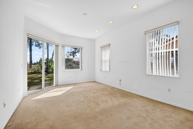 Building Photo - 2431 Westmont Dr