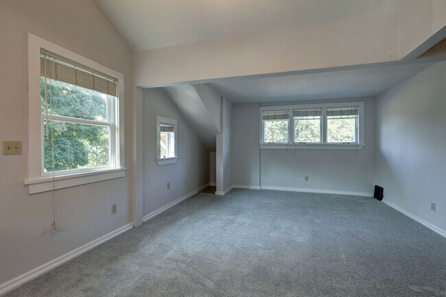 Building Photo - 824 NE Ravenna Blvd