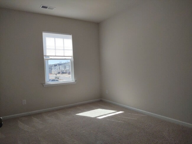 Building Photo - Move-in ready Townhome located in the Perg...