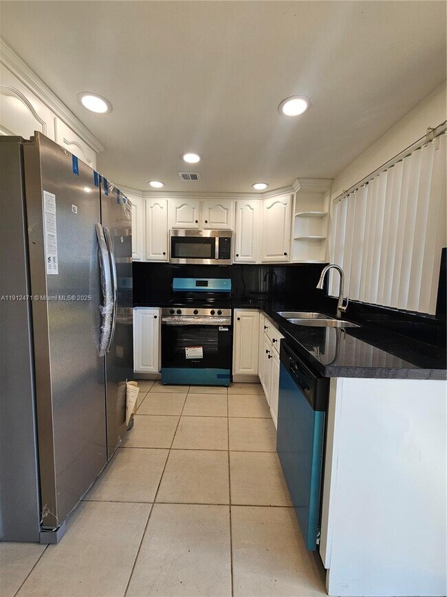 Building Photo - 563 NW 98th Ct