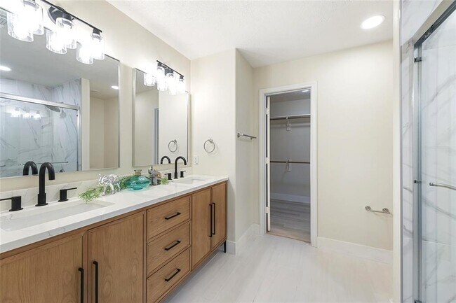 Building Photo - 203 N Vesper Bend Cir