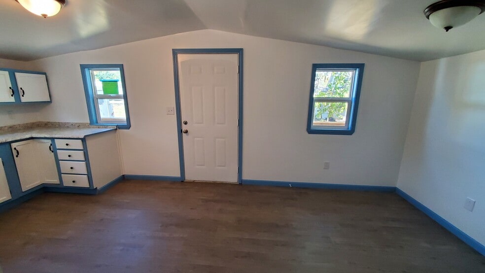 Building Photo - 390 Cottage Home Rd