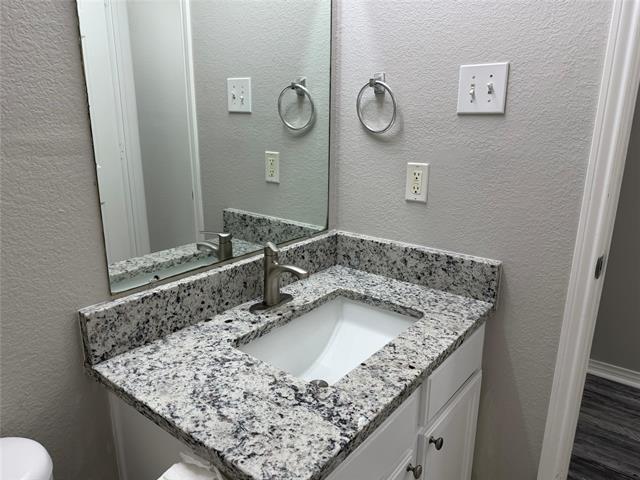 Building Photo - 220 Bonsai Dr