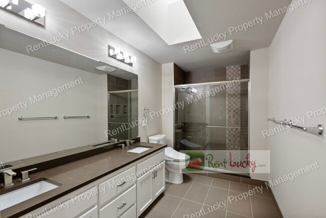 Building Photo - Like-New and HUGE 5-Bedroom Home in Prime ...