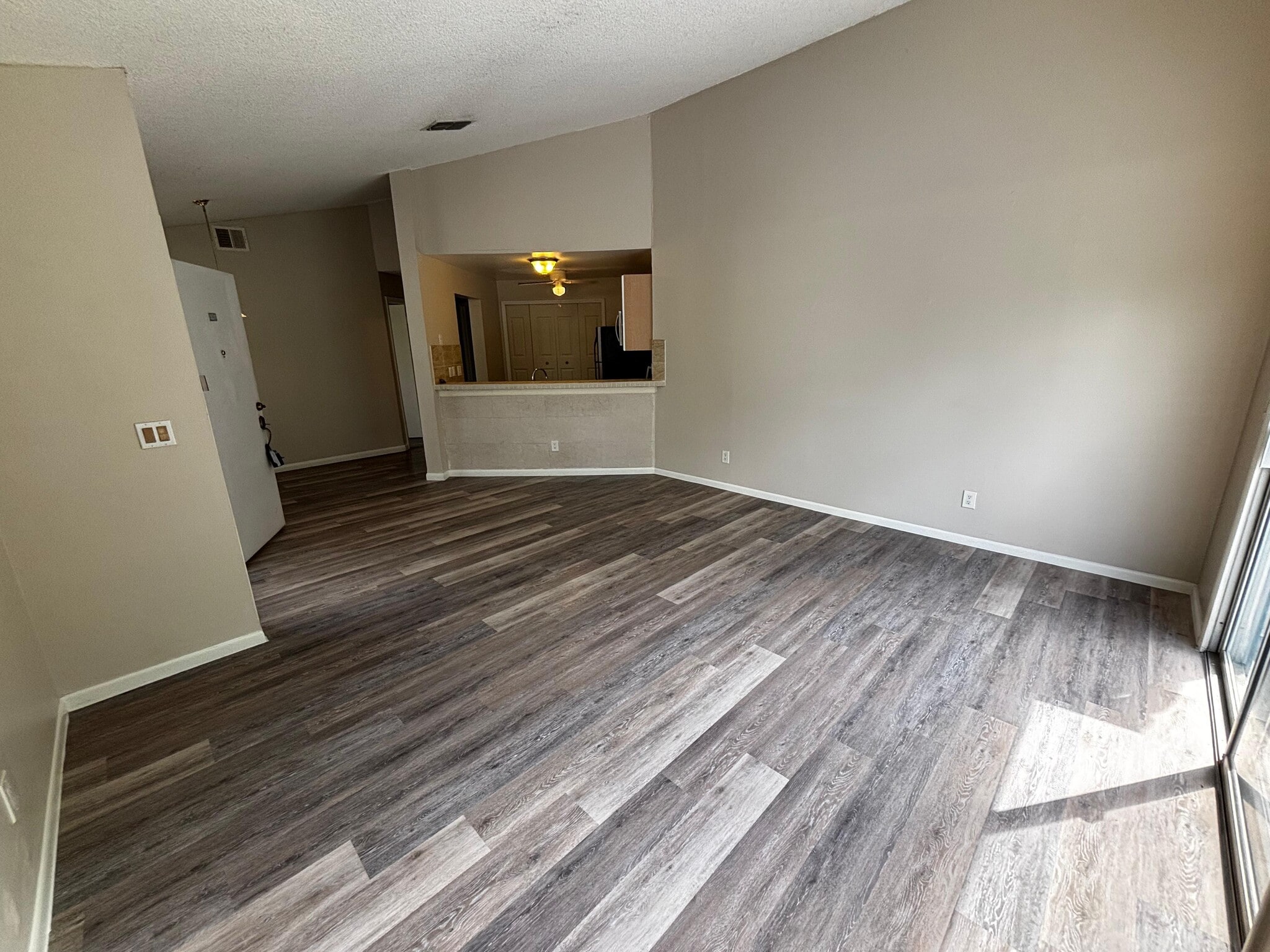 living3 - 2560 Woodgate Blvd