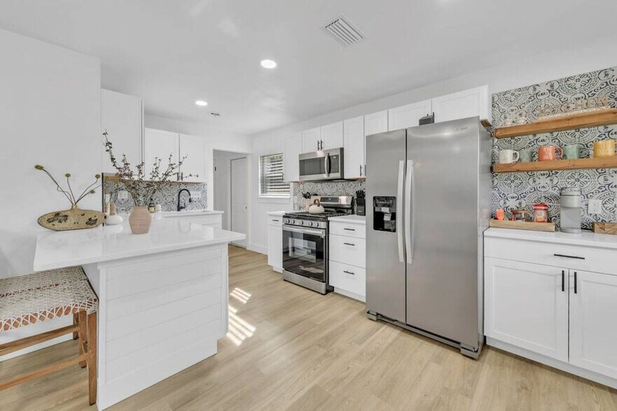 Building Photo - 281 Bryn Athyn Blvd