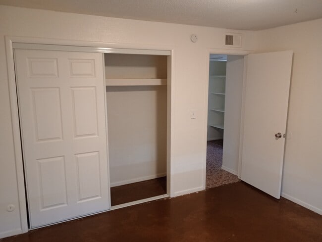 Building Photo - S Laredo Ave