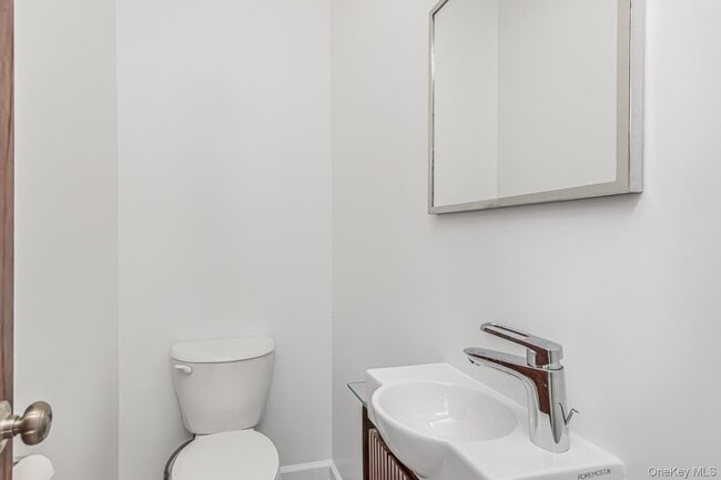 Building Photo - 5630 Riverdale Ave