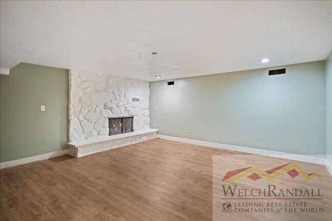 Building Photo - Beautifully Updated Single Family Home in ...