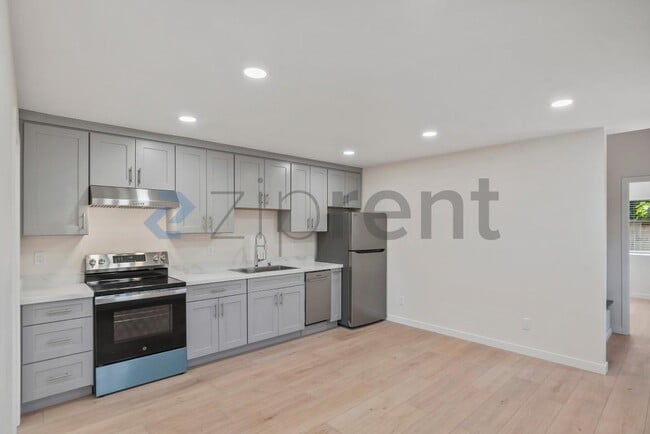Building Photo - Unit 2