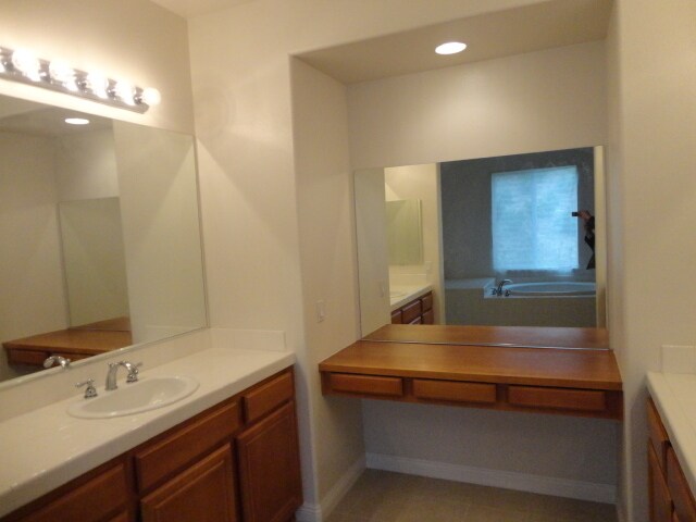 Building Photo - LILA2