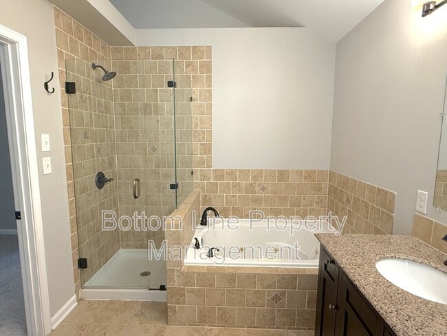 Building Photo - 2321 Heathershire Ln