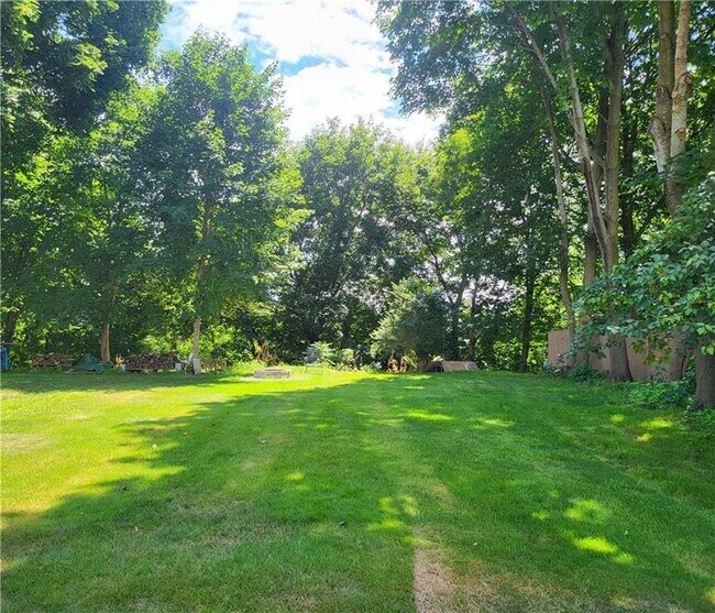 Building Photo - 511 Pond St