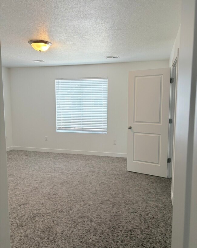 Building Photo - 3587 Grassland Dr