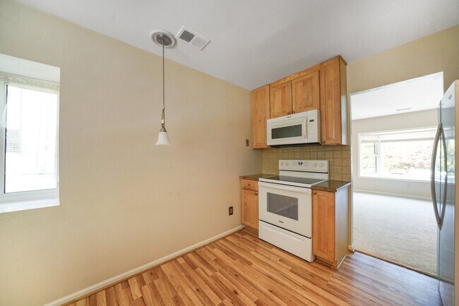 Building Photo - 3 Bed 2.5 Bath Townhome in Chesterbrook