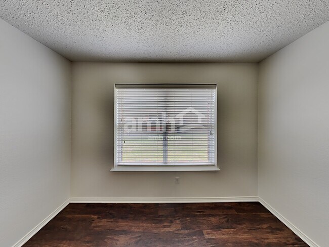 Building Photo - 736 Trees Dr