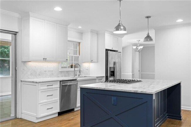 Building Photo - 2661 Fleur De Lis Pl