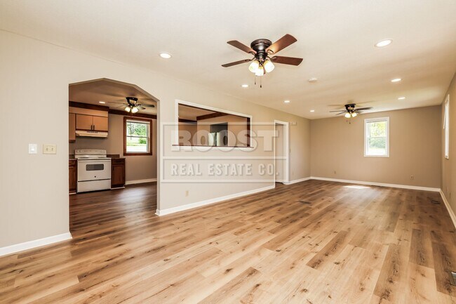 Building Photo - Three Bedroom Two Bath Single Family Home!