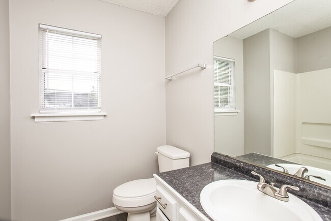 Building Photo - Charming 3-Bedroom with Spacious Backyard