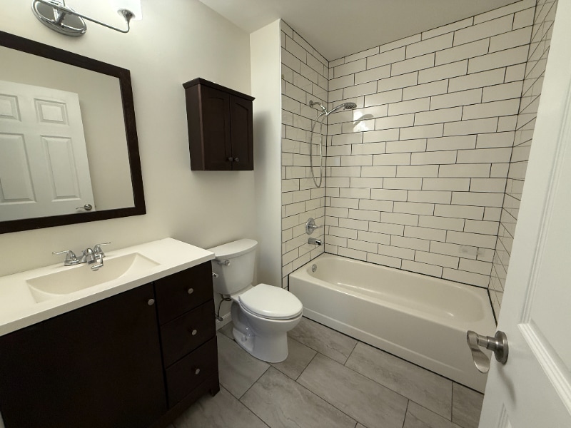 Full Bath - 10255 Cedarwood Dr