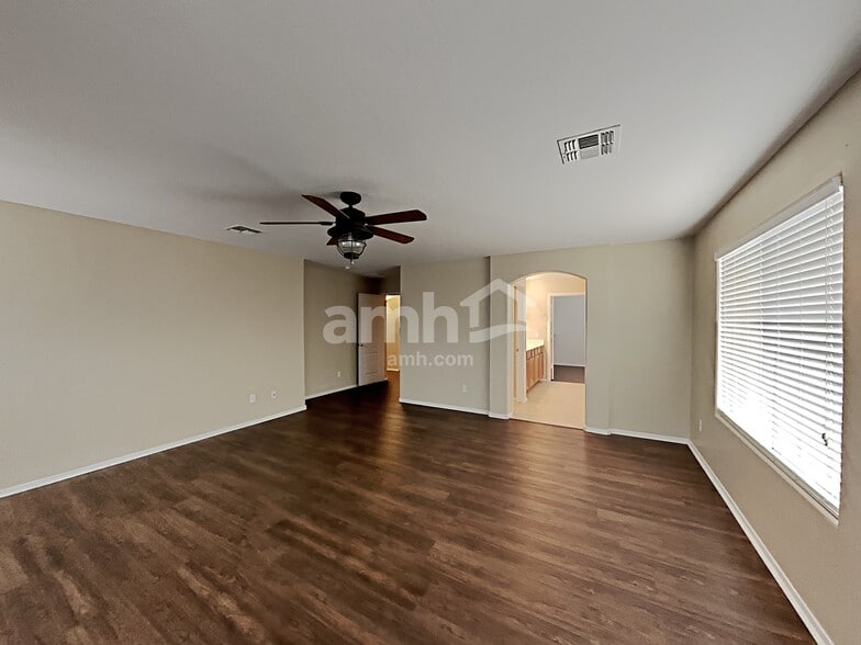 Building Photo - 17015 W Ipswitch Way