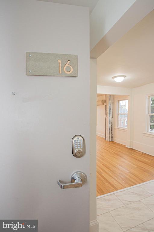 Building Photo - 308 N Division St