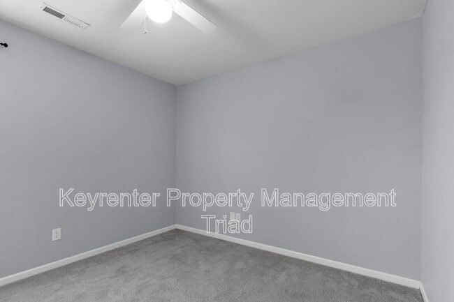 Building Photo - 540 Lake Way