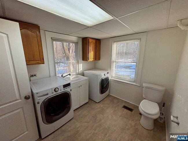 Building Photo - 86 Ringwood Ave