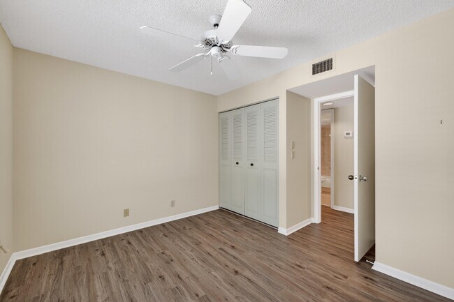 Building Photo - 2512 SE Anchorage Cove
