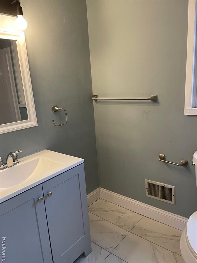 Building Photo - 239 Oxford Lake Dr